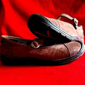 Keen- Mary Jane's- size 8